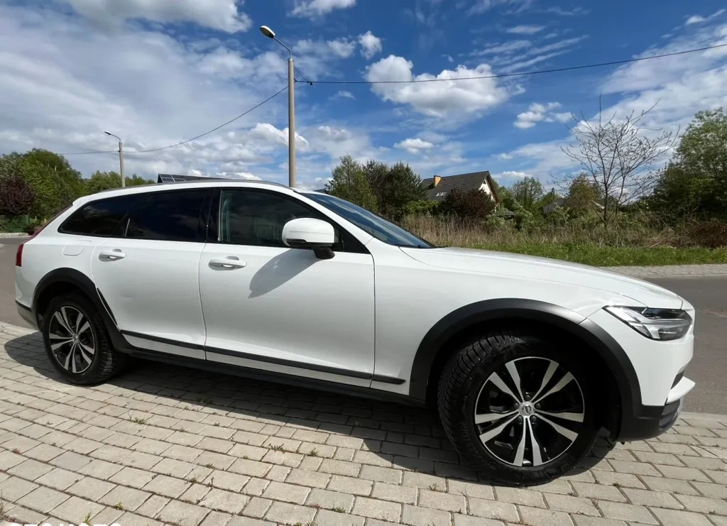 Volvo V90 Cross Country cena 122900 przebieg: 188000, rok produkcji 2019 z Cieszanów małe 781